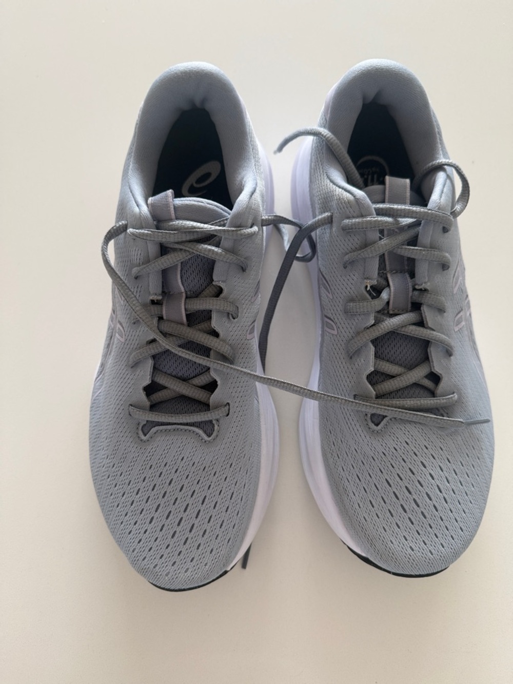 ASICS women’s US10 Gel-excite 11